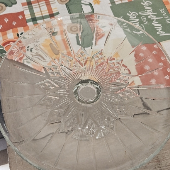 Glass Cake Stand with Dome Lid - Picture 2 of 3